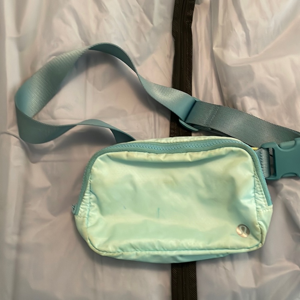 Used Lululemon 1L belt bag aqua blue